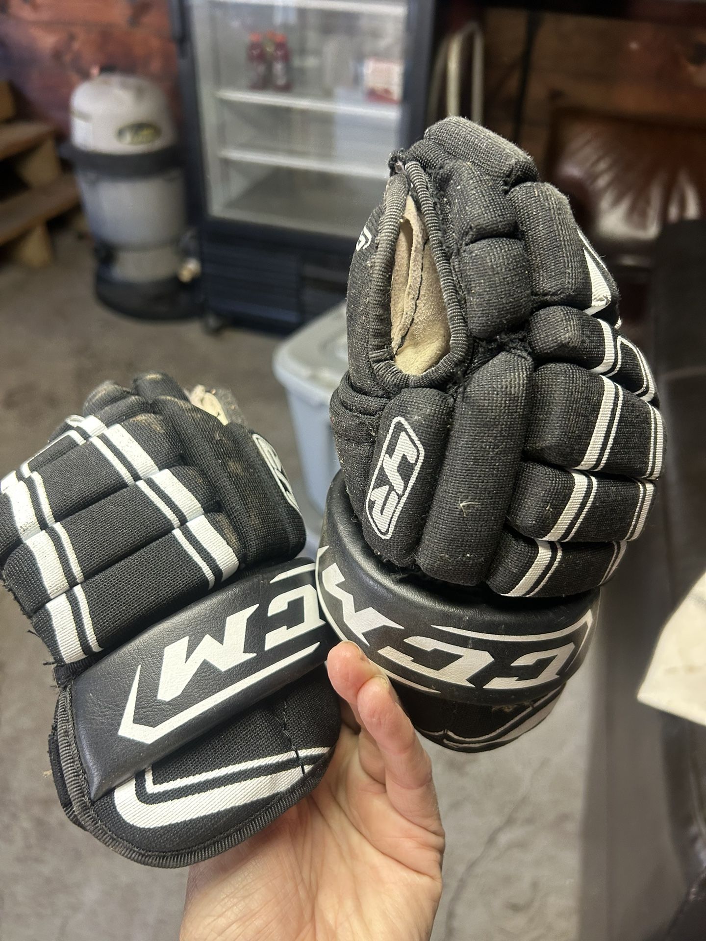 Lefty Hockey Youth Gloves