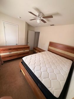 QUEEN BED SET!!!