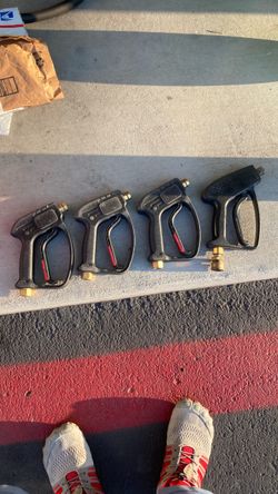 Pressure washing guns