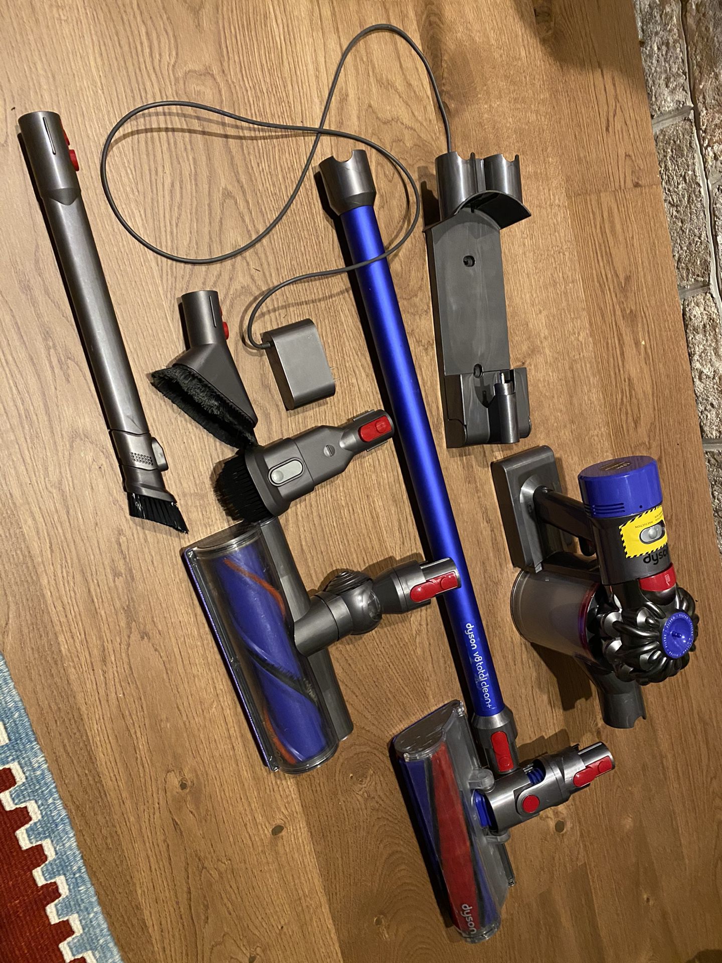 Dyson V8 SV10 total clean+ Cordless Vacuum with extra accessories