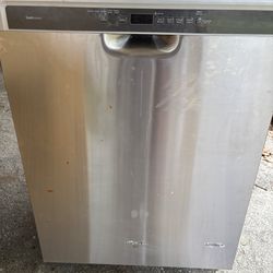 Dishwasher Whirlpool  Used