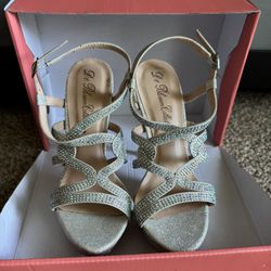 DE Blossom Collection Silver Open Toe  Heels Size 7 