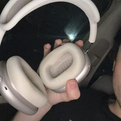 AirPod maxes starlight edition