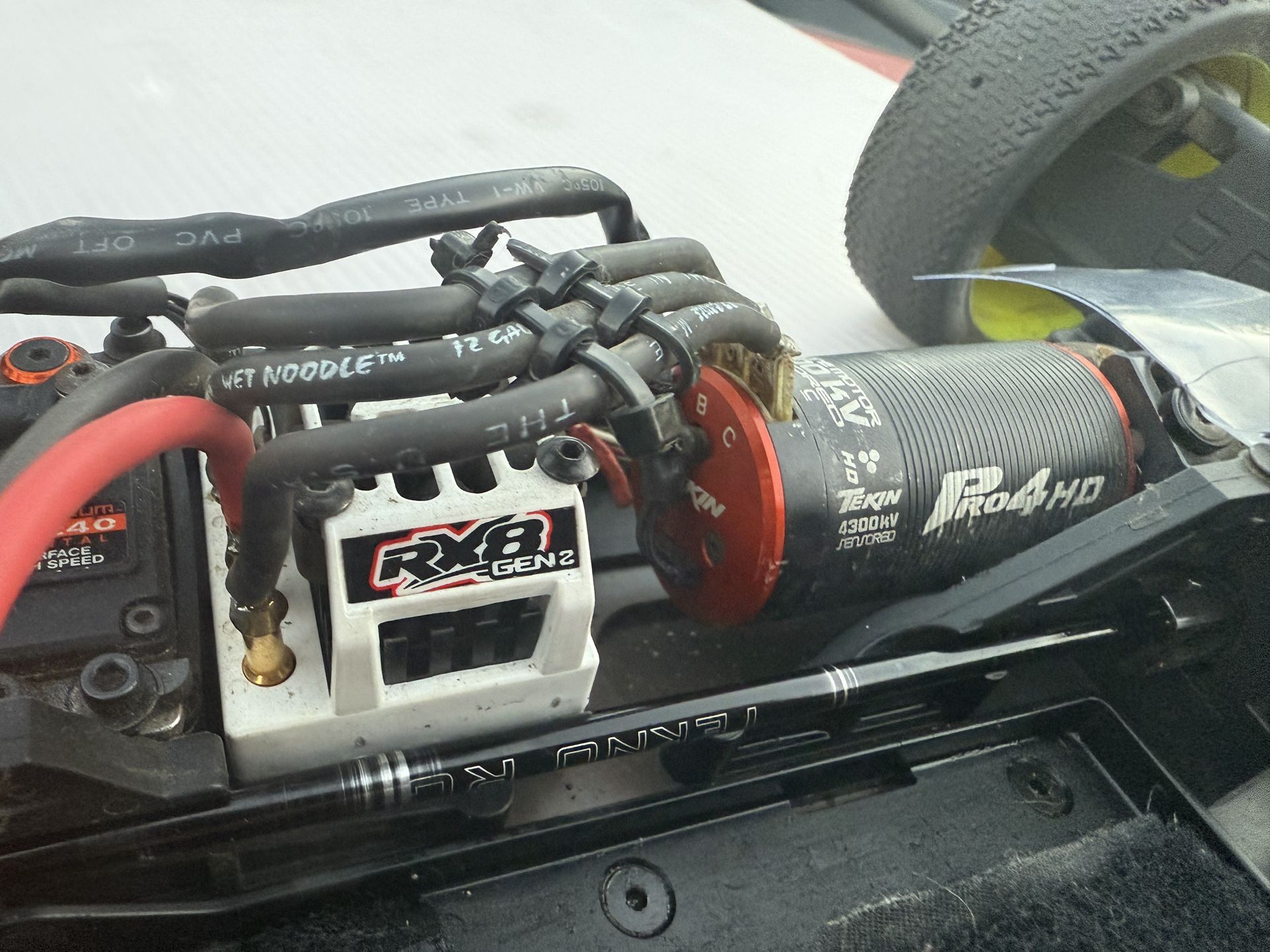 TEKNO EB48.3; Servo Spektrum S6240