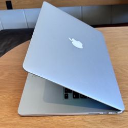 Apple MacBook Pro with 15” Retina Display quad core intel i7 processor 16GB RAM 256GB FLASH STORAGE SSD $345 