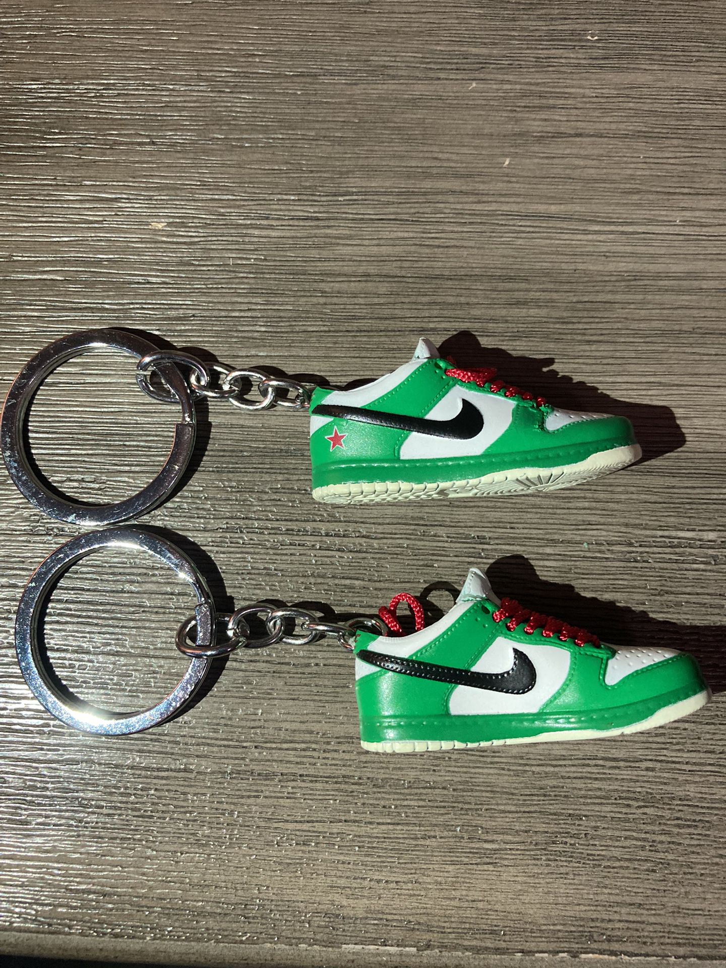 Mini Sneaker Keychain Nike SB Dunk Low Heineken