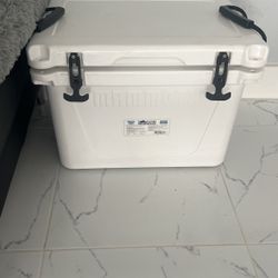 Mammoth 45 Gallon Cooler Used Once