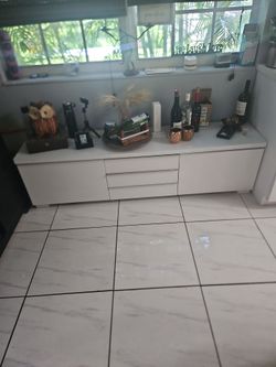 TV stand white