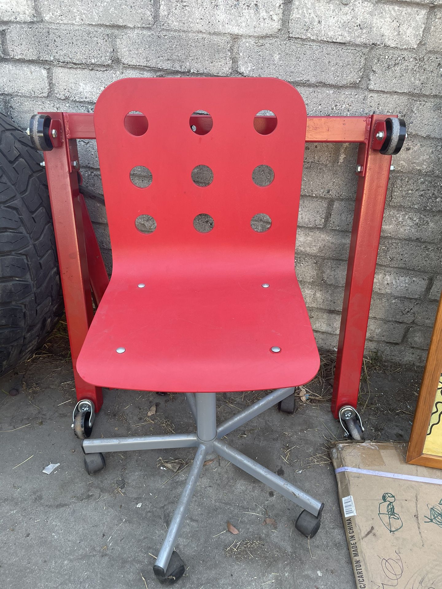 Kids / Adult Red Desk Chair Goes Up And Down