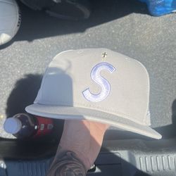 Supreme fitted hat