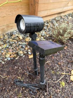 14 sets of Tommy Bahama LED solar spotlights