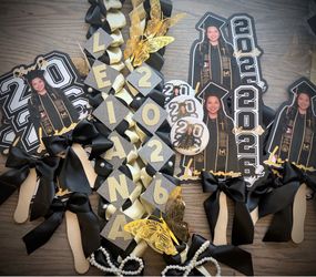 Graduation lei bundle with fans and buttons
