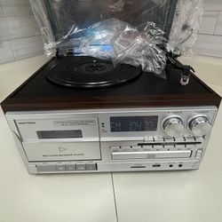 $80!!!!!! Musitrend Turntable CD Radio Cassette Recorder - New in Box