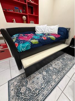 Daybed with trundle (twin)