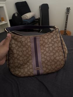 Coach Bag F39042 Zip Shoulder Bag in Signature Jacquard with Stripe in the color khaki purpl