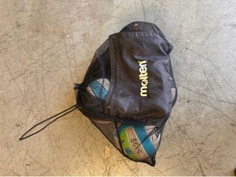 4 Volleyballs with bag