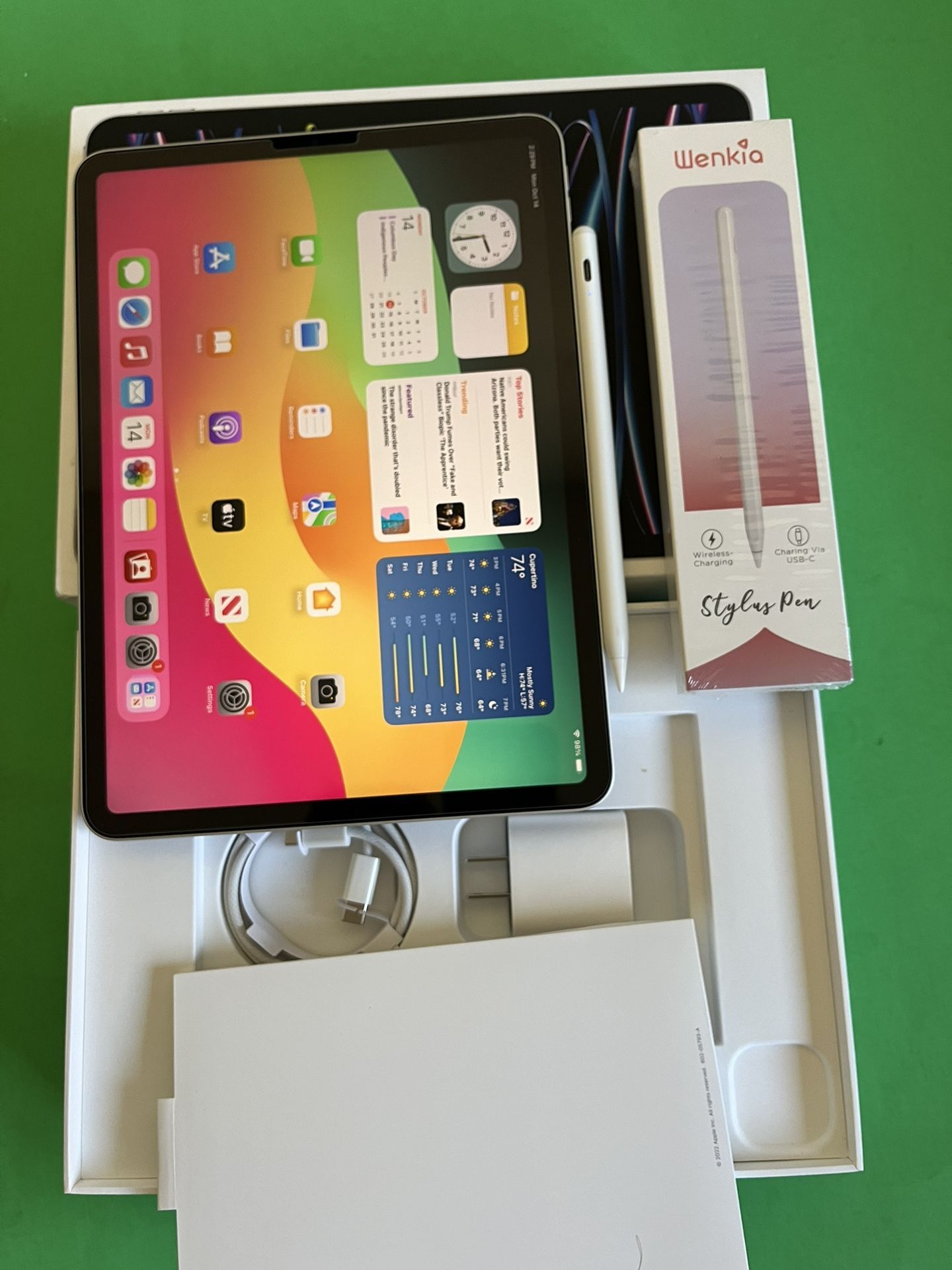 Apple iPad Pro 11 (2022 Model / M2 Chip) 256GB with keyboard case 