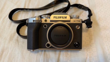 Fujifilm X-T5 Mirrorless Camera Body