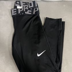 Women's Nike Pro Leggings Size Small for Sale in Riverside, CA - OfferUp