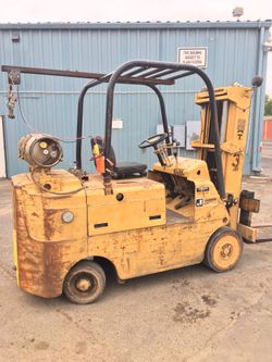 Caterpillar forklift Or trade for Skiploader