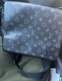 Louis Vuitton District PM