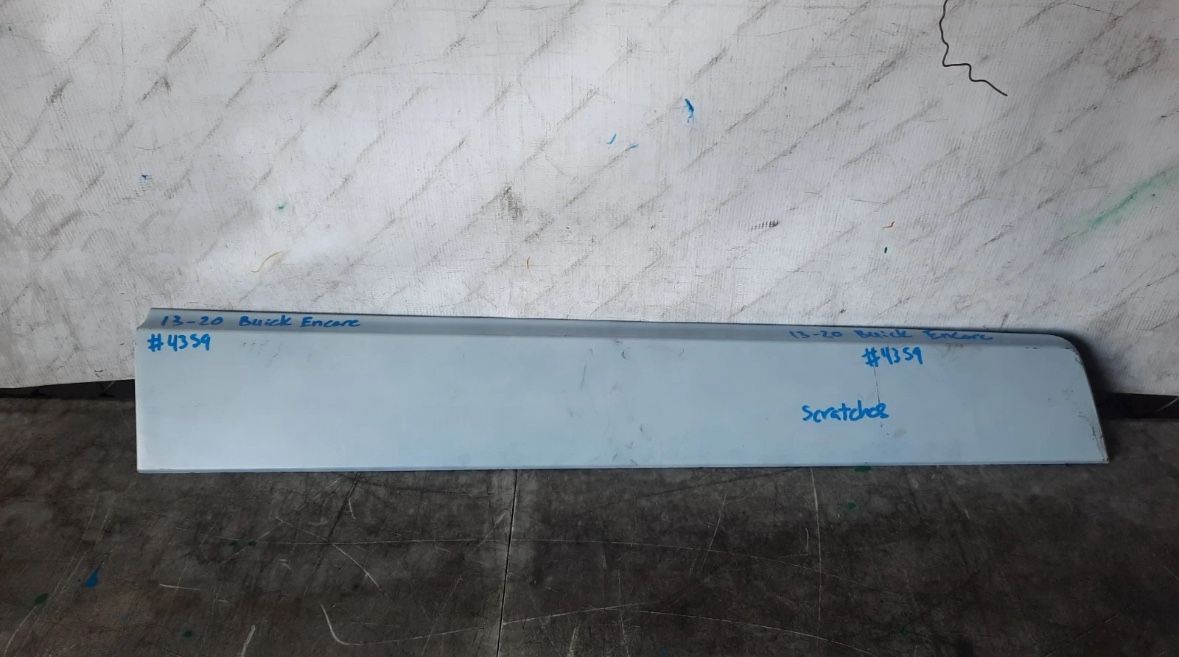 2013-2019 BUICK ENCORE FRONT LEFT DOOR MOLDING OEM USED #4359