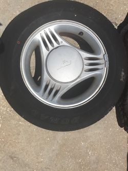 OEM Mustang Rim with the center cap