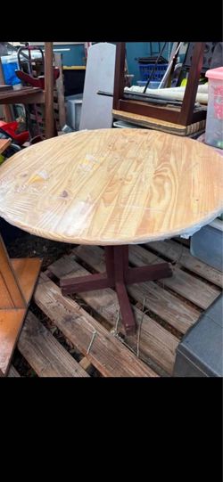 Cute dining table with or without chairs