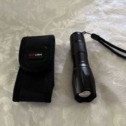NEW FLASH LIGHT & CASE