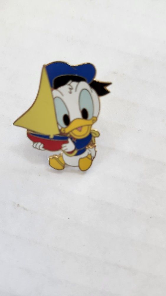 N. Peoria Disney Trading Pin Baby Donald With Boat Please Read Description For Pick Up Location Options