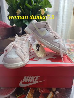 Woman nike dunks