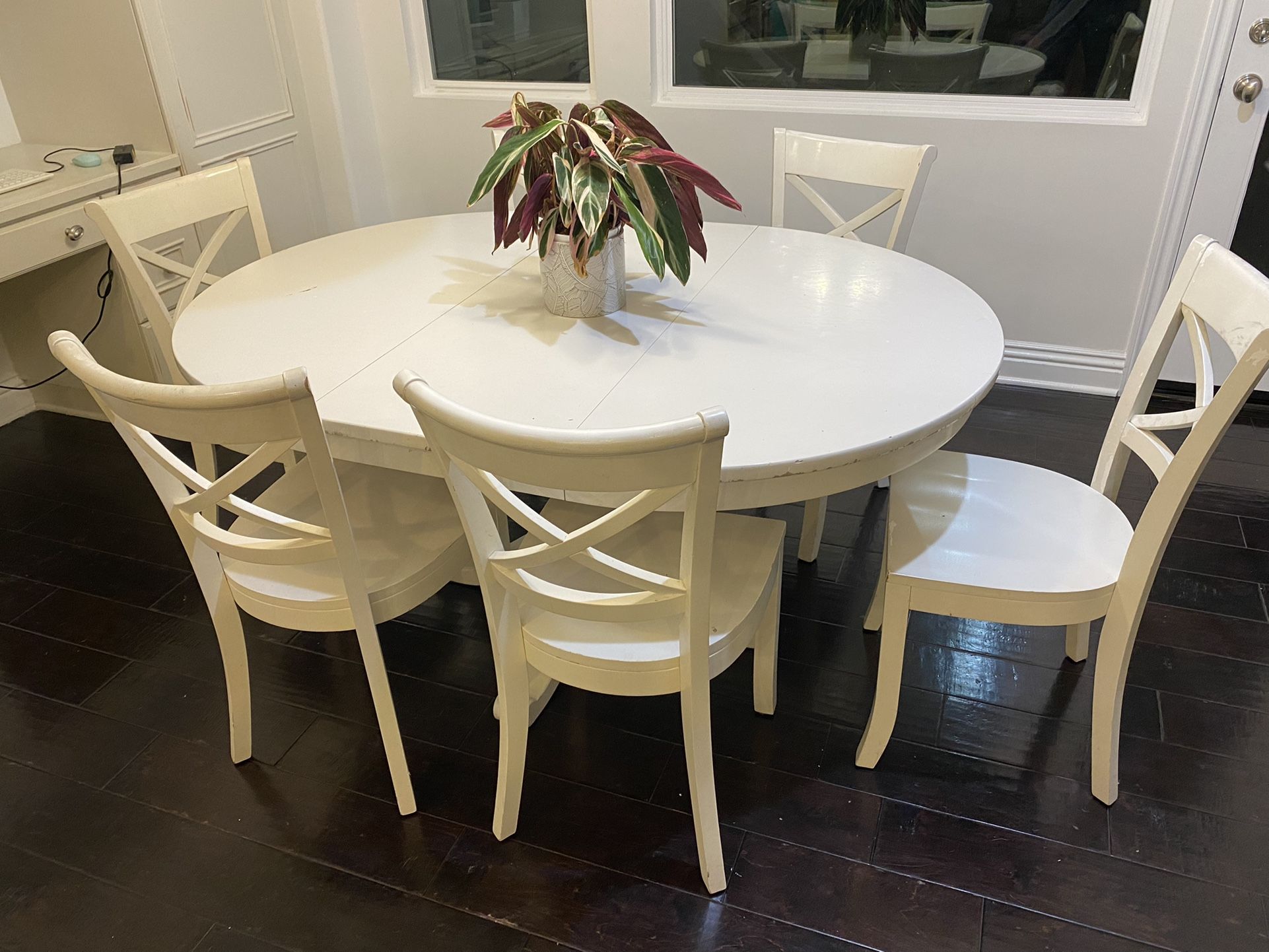 Crate & Barrel White Dining Room Table With 6 chairs 