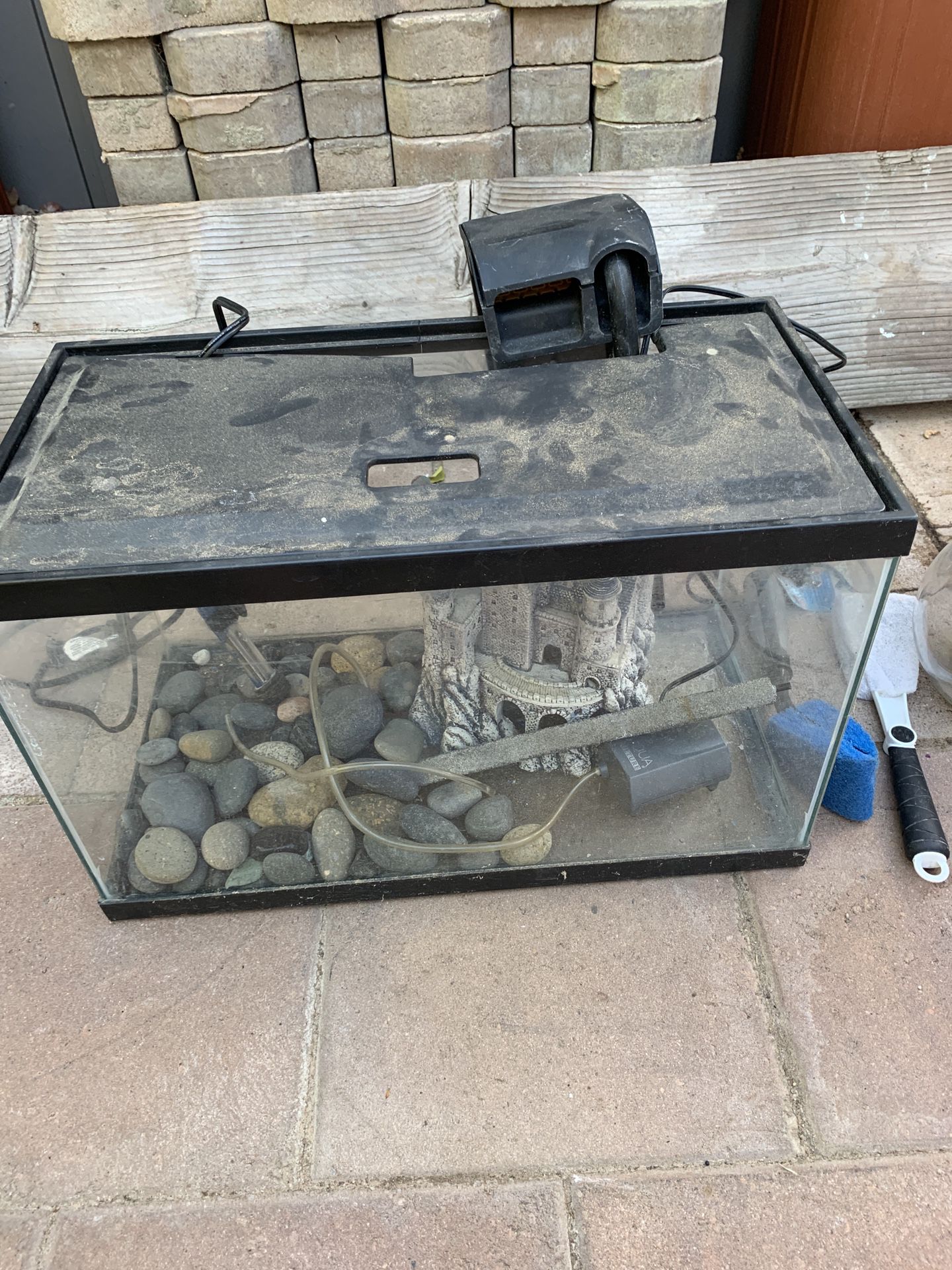10 gallons fish tank whit accessories