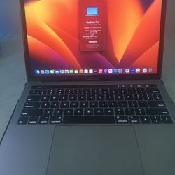 2017 Macbook Pro Touchbar 3.1GHZ Dual CORE 8 GB RAM