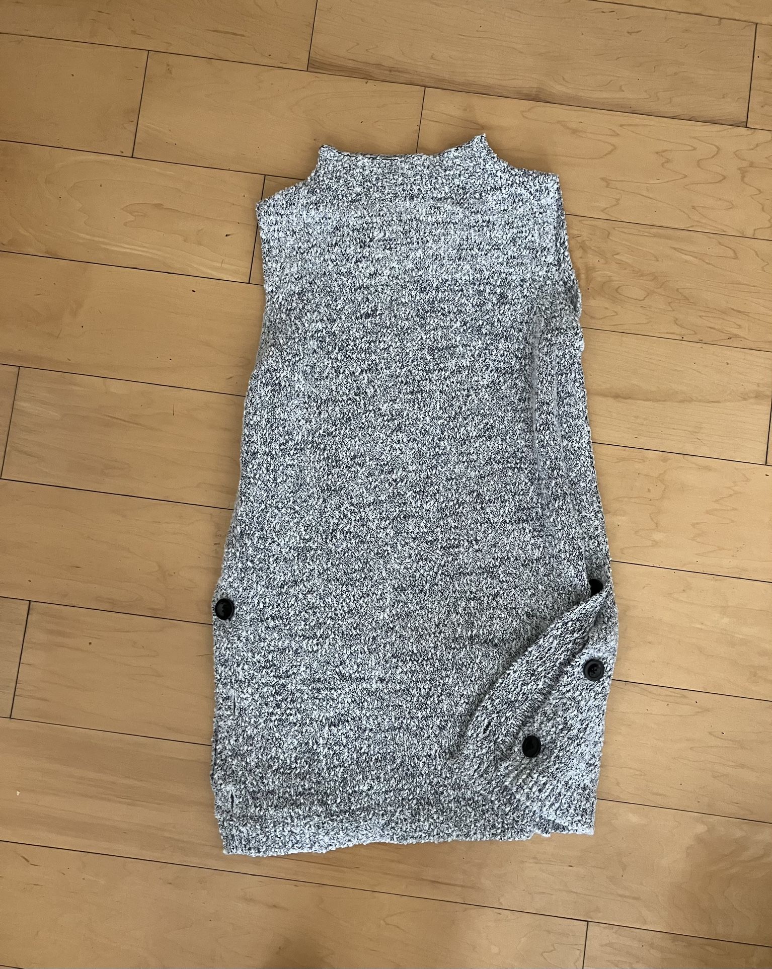 Ann Taylor Pull over sweater/vest medium