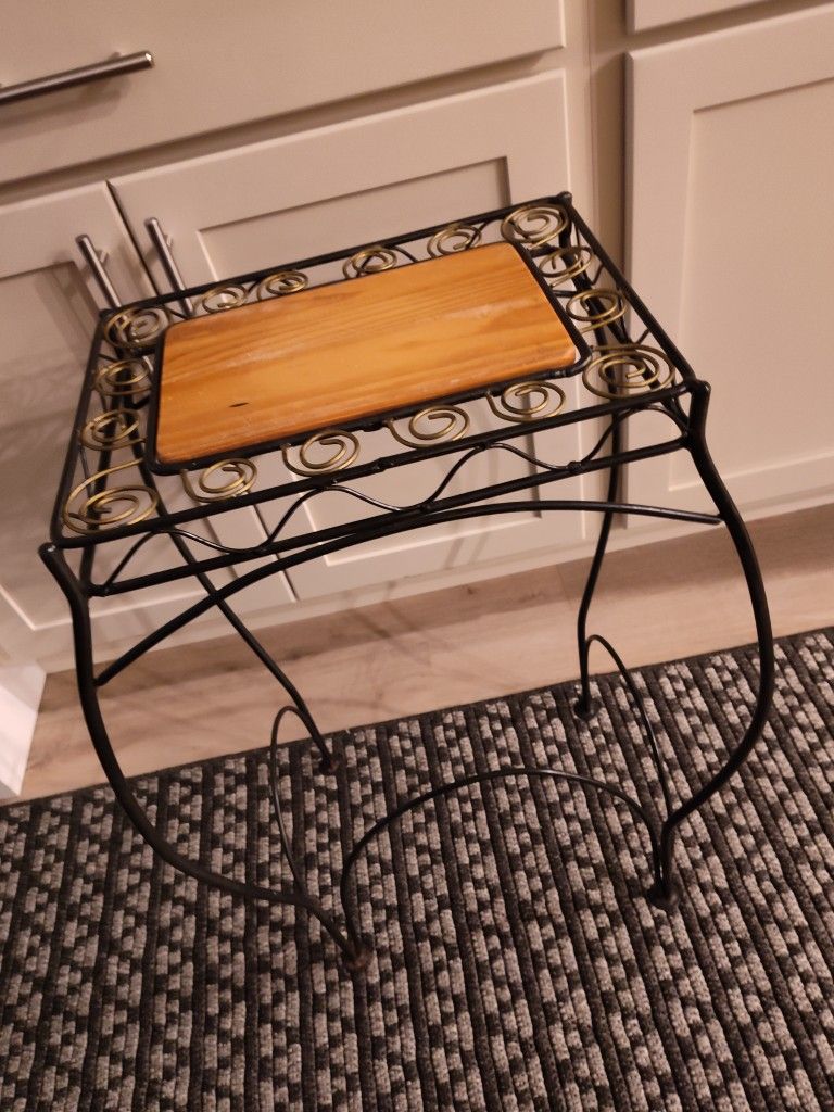 Ornate Iron Accent Table/Plant Stand