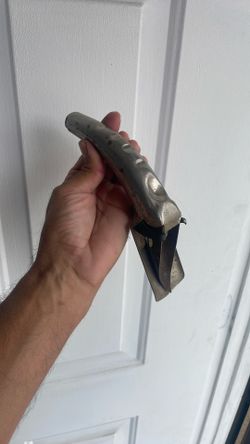 Oil can opener