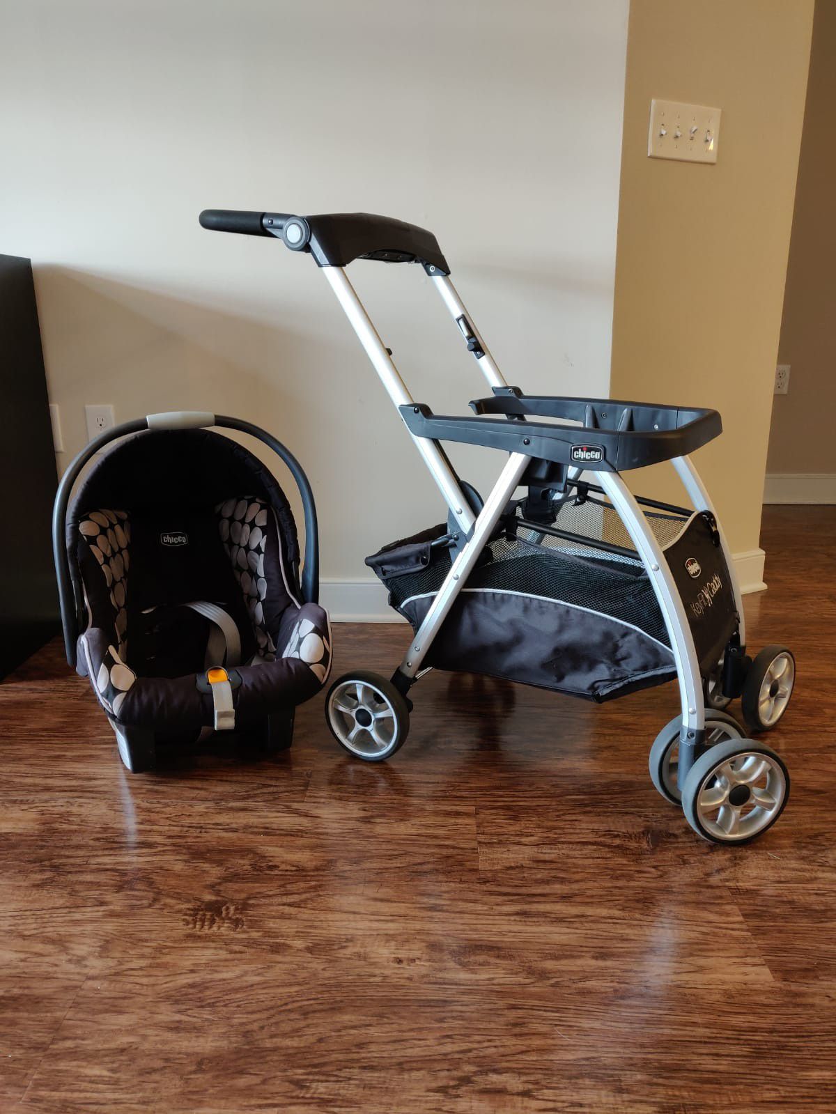 Chicco Carseat, Base, and Stroller Caddy!!