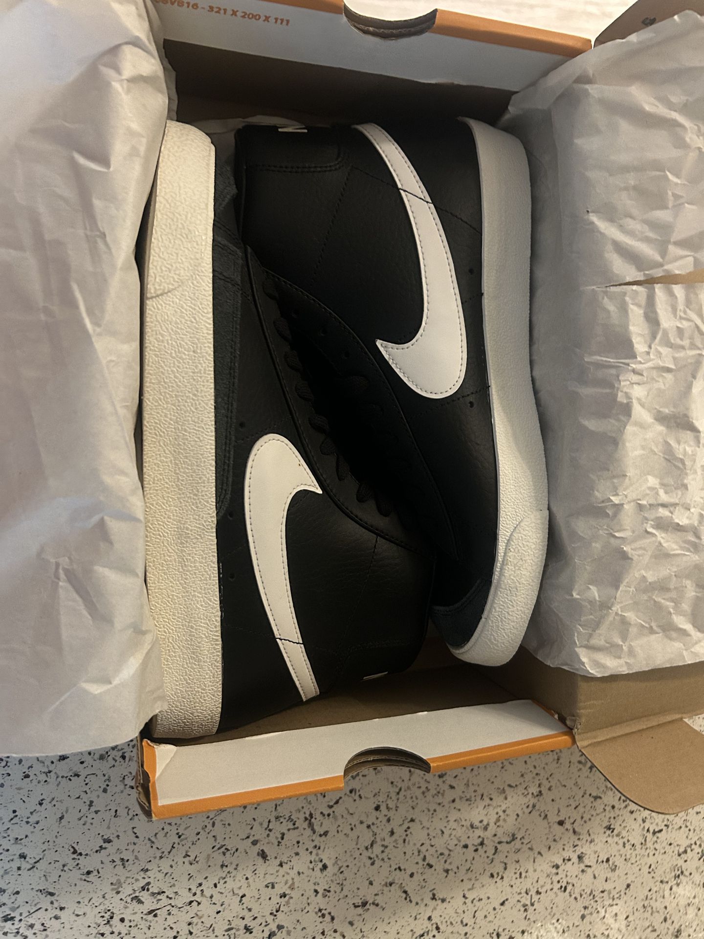 BLAZER MID 77 VNTG men size 9