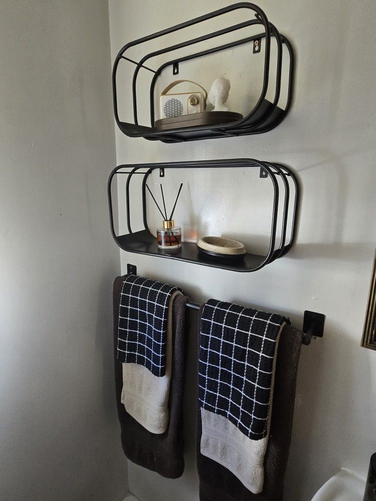 2 Shelves An Towel Bar