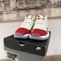 *NEW* Jordan 11 cherry’s size 4.5Y
