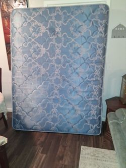 Queen Mattressw/ Box Spring
