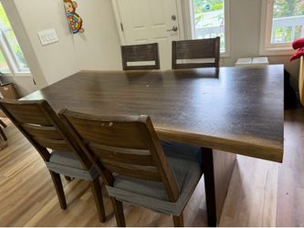 Acacia wood dinning table with 4 chairs