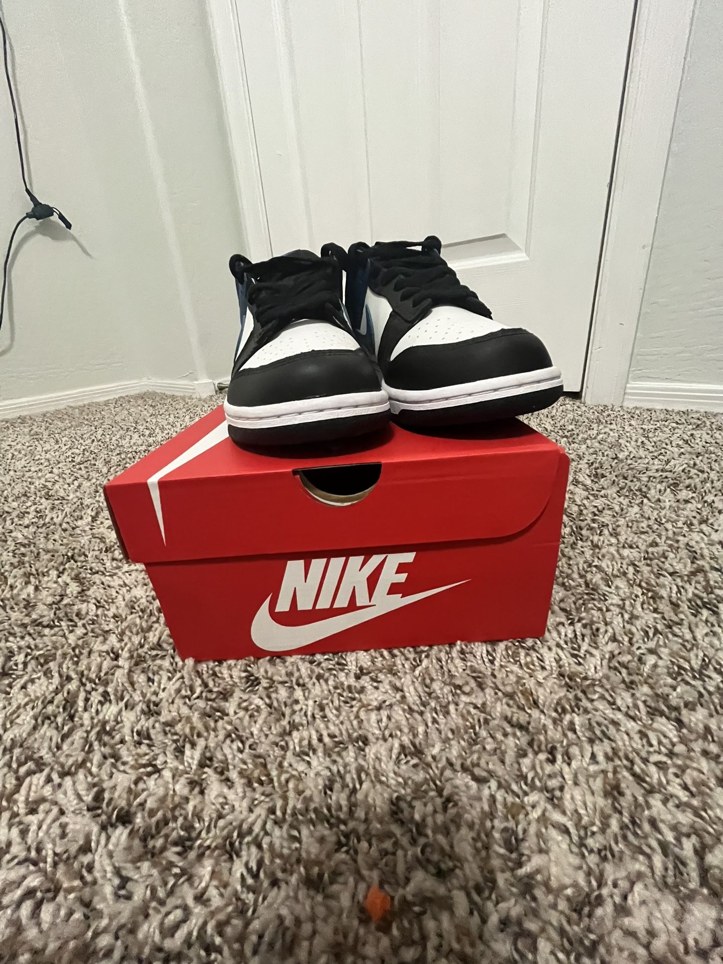 Size: mens 6.5 Color: navy blue