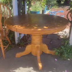 Curb Alert FREE Solid Wood Table And Chairs