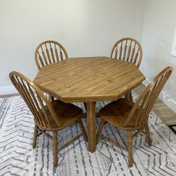 Table & Chairs W/Poker Chips