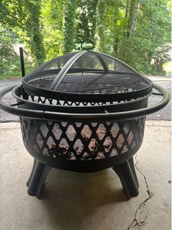 Outdoor Fire Pit Wood Burner w/ Grill Barely Used 24” Dia. External ring 28”