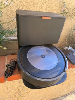 iRobot Roomba Robot Vacuum with Auto-Empty Base