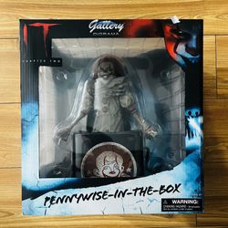 IT GALLERY PENNYWISE IN Box 9" PVC STATUE  Diamond Select 