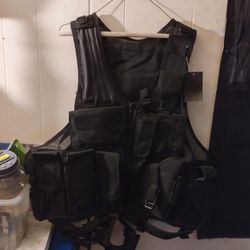 Full Tactical Gear Including Facemask Helmet And Vest And Elbow And Knee Pads 